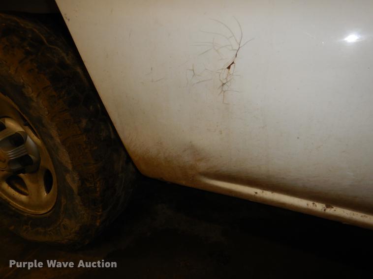 image for item DE0092 2004 Chevrolet Silverado 1500 Ext. Cab pickup truck