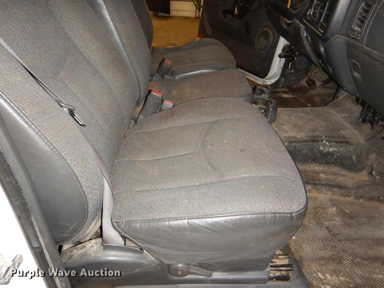 image for item DE0092 2004 Chevrolet Silverado 1500 Ext. Cab pickup truck