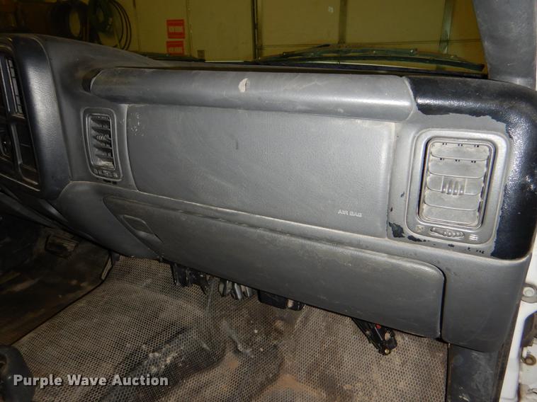 image for item DE0092 2004 Chevrolet Silverado 1500 Ext. Cab pickup truck