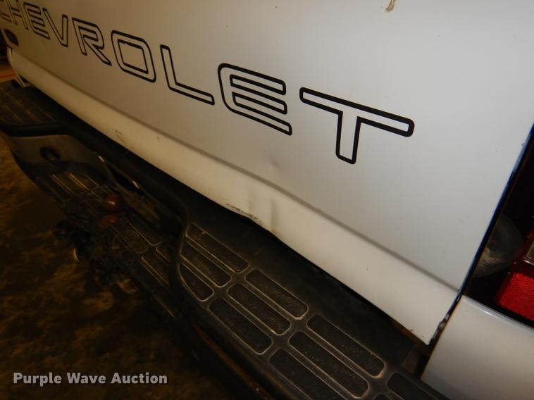 image for item DE0092 2004 Chevrolet Silverado 1500 Ext. Cab pickup truck