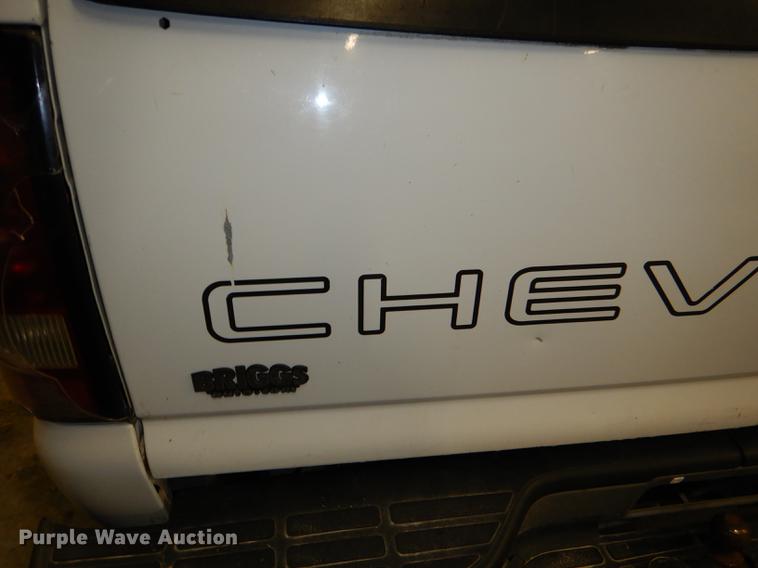 image for item DE0092 2004 Chevrolet Silverado 1500 Ext. Cab pickup truck