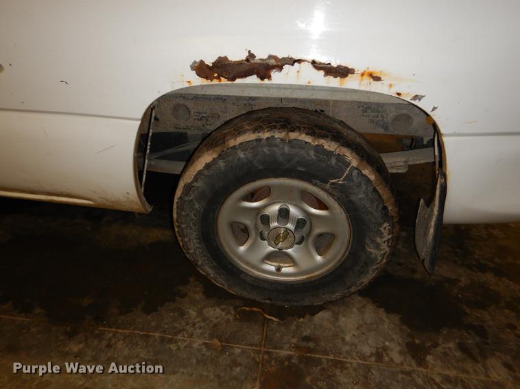 image for item DE0092 2004 Chevrolet Silverado 1500 Ext. Cab pickup truck