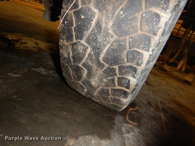 image for item DE0092 2004 Chevrolet Silverado 1500 Ext. Cab pickup truck