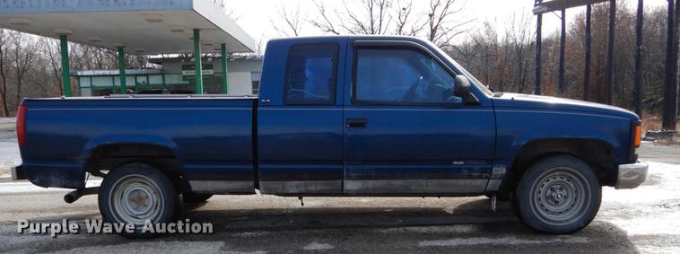 image for item DE6012 1994 GMC Sierra 1500 SLE Ext. Cab pickup truck