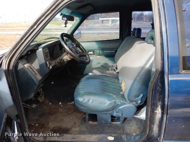 image for item DE6012 1994 GMC Sierra 1500 SLE Ext. Cab pickup truck