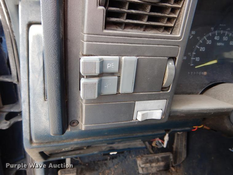 image for item DE6012 1994 GMC Sierra 1500 SLE Ext. Cab pickup truck