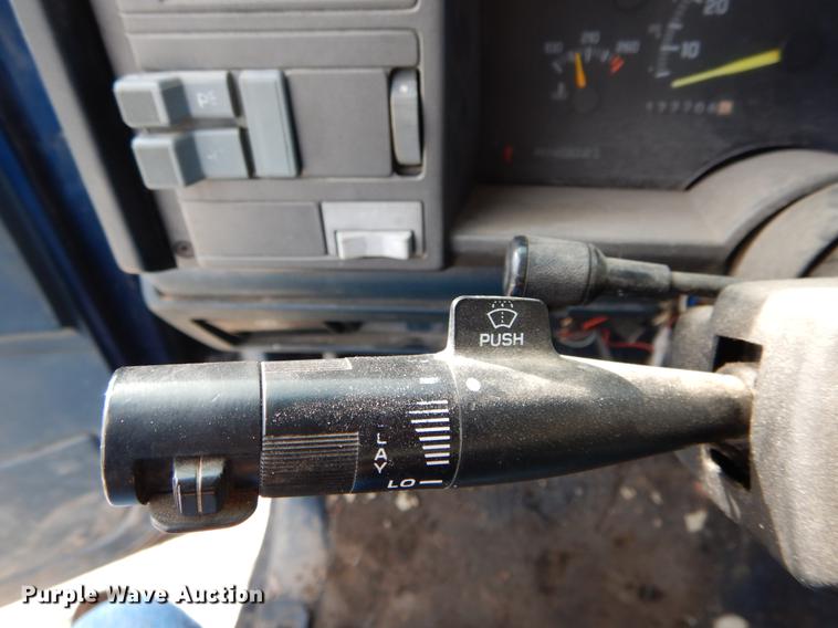 image for item DE6012 1994 GMC Sierra 1500 SLE Ext. Cab pickup truck