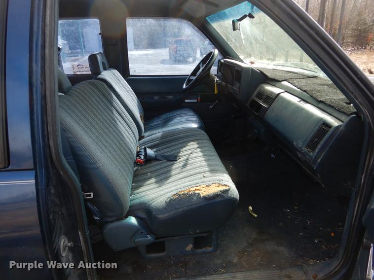 image for item DE6012 1994 GMC Sierra 1500 SLE Ext. Cab pickup truck