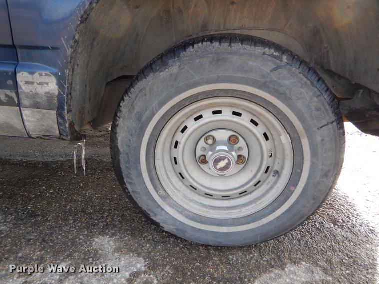 image for item DE6012 1994 GMC Sierra 1500 SLE Ext. Cab pickup truck