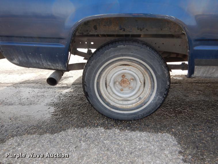 image for item DE6012 1994 GMC Sierra 1500 SLE Ext. Cab pickup truck