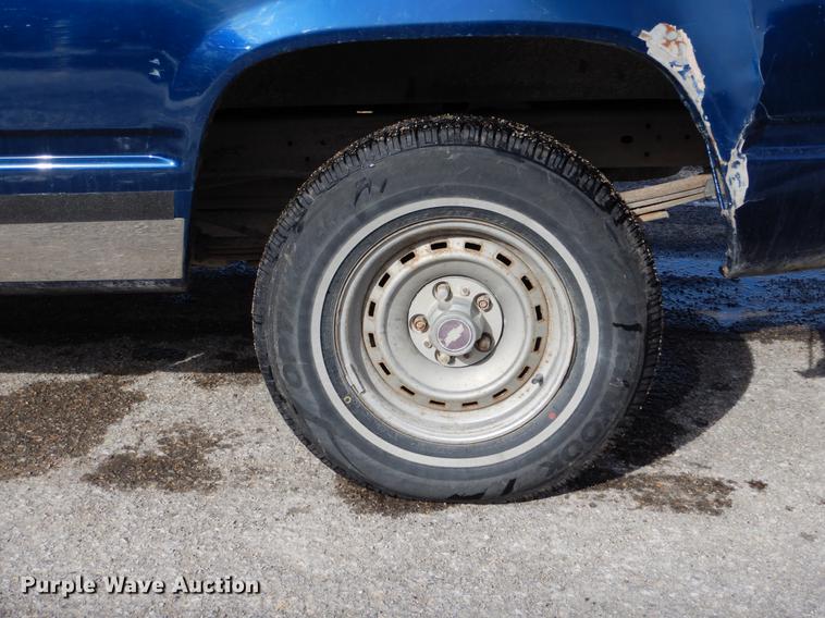 image for item DE6012 1994 GMC Sierra 1500 SLE Ext. Cab pickup truck