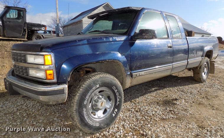 image for item DE7574 1996 Chevrolet K2500 Ext. Cab pickup truck