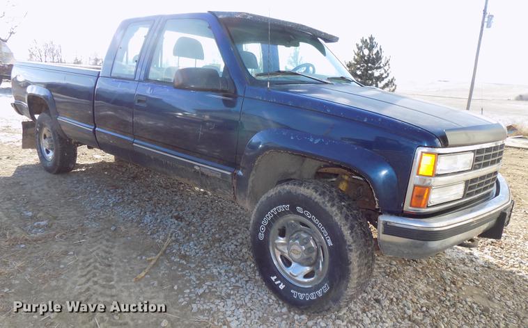 image for item DE7574 1996 Chevrolet K2500 Ext. Cab pickup truck