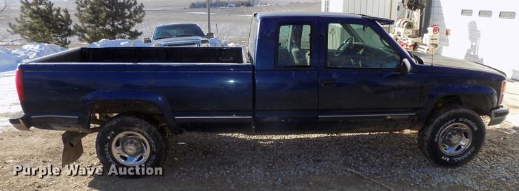 image for item DE7574 1996 Chevrolet K2500 Ext. Cab pickup truck