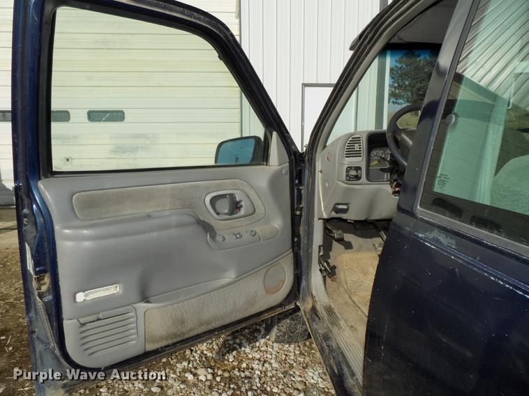 image for item DE7574 1996 Chevrolet K2500 Ext. Cab pickup truck