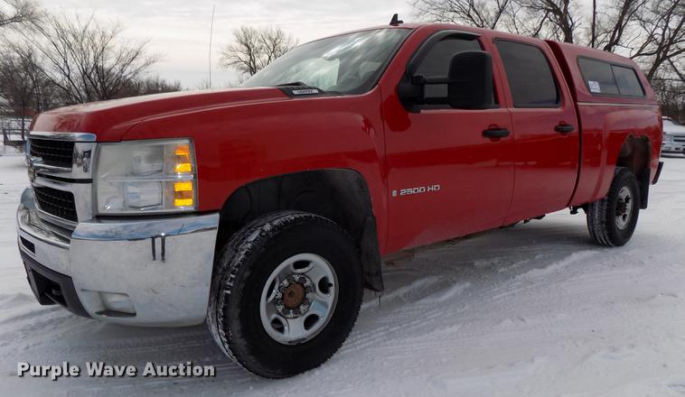image for item DE7601 2007 Chevrolet Silverado 2500HD Crew Cab pickup truck