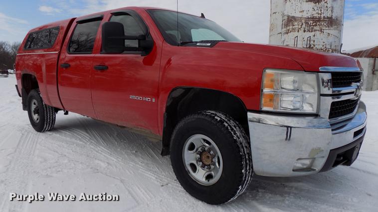 image for item DE7601 2007 Chevrolet Silverado 2500HD Crew Cab pickup truck