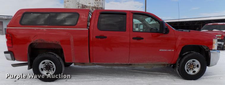 image for item DE7601 2007 Chevrolet Silverado 2500HD Crew Cab pickup truck