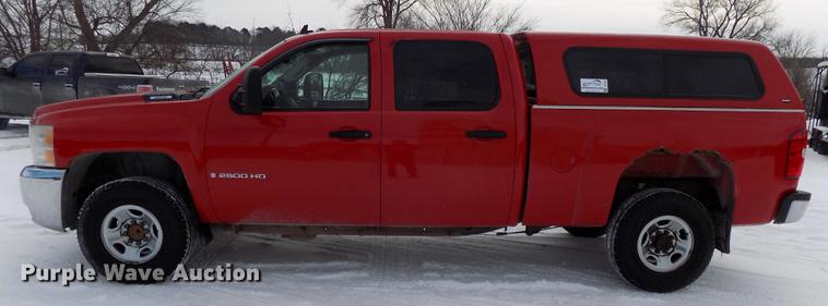 image for item DE7601 2007 Chevrolet Silverado 2500HD Crew Cab pickup truck
