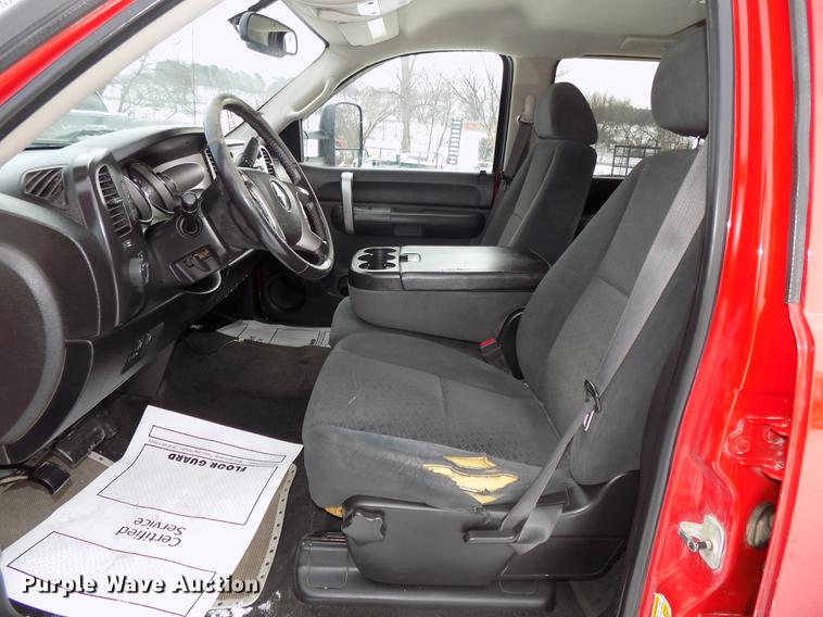 image for item DE7601 2007 Chevrolet Silverado 2500HD Crew Cab pickup truck