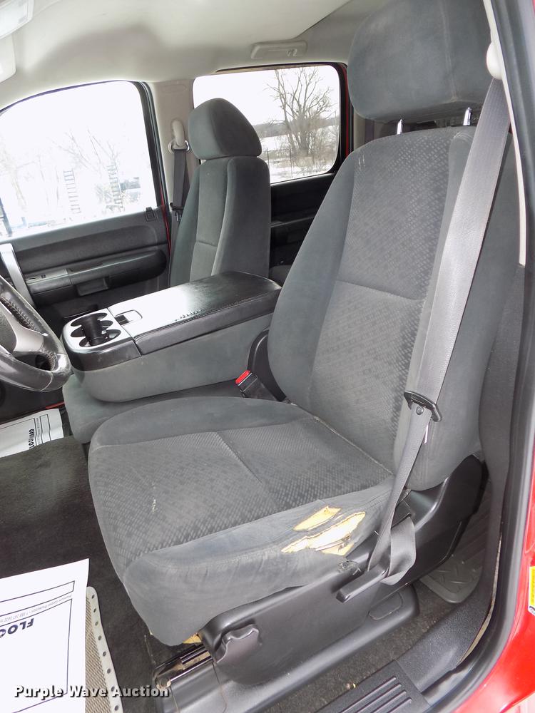 image for item DE7601 2007 Chevrolet Silverado 2500HD Crew Cab pickup truck