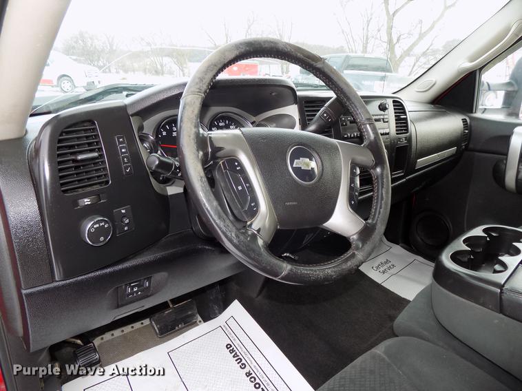 image for item DE7601 2007 Chevrolet Silverado 2500HD Crew Cab pickup truck