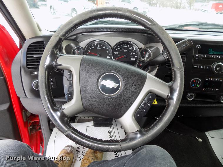 image for item DE7601 2007 Chevrolet Silverado 2500HD Crew Cab pickup truck