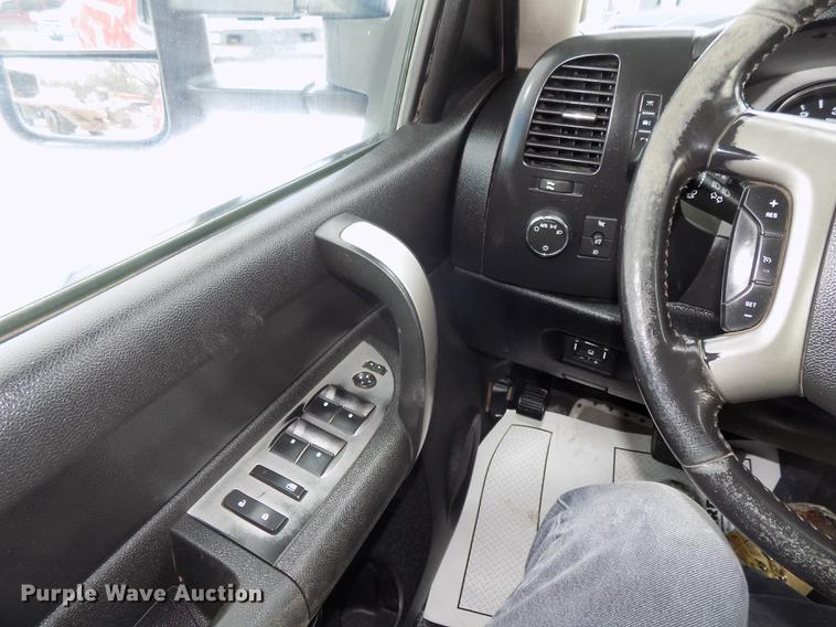 image for item DE7601 2007 Chevrolet Silverado 2500HD Crew Cab pickup truck