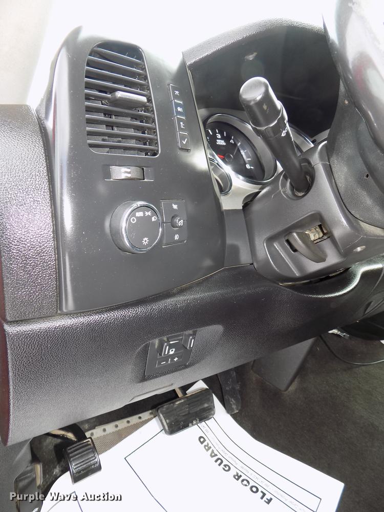 image for item DE7601 2007 Chevrolet Silverado 2500HD Crew Cab pickup truck