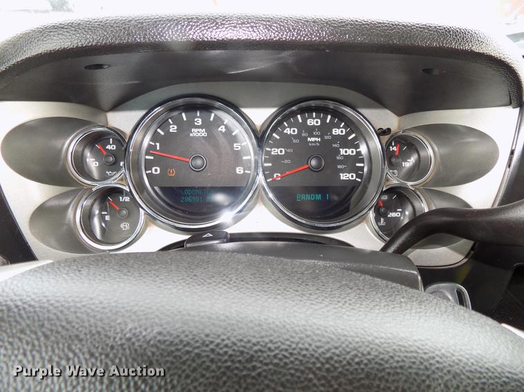 image for item DE7601 2007 Chevrolet Silverado 2500HD Crew Cab pickup truck