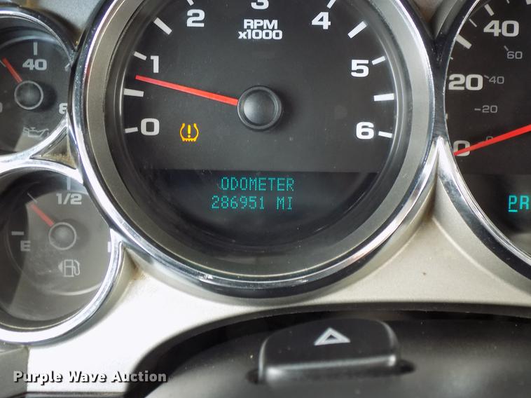 image for item DE7601 2007 Chevrolet Silverado 2500HD Crew Cab pickup truck