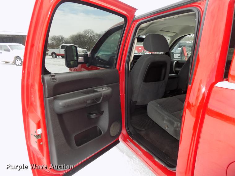 image for item DE7601 2007 Chevrolet Silverado 2500HD Crew Cab pickup truck