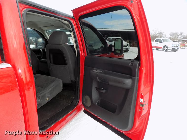 image for item DE7601 2007 Chevrolet Silverado 2500HD Crew Cab pickup truck