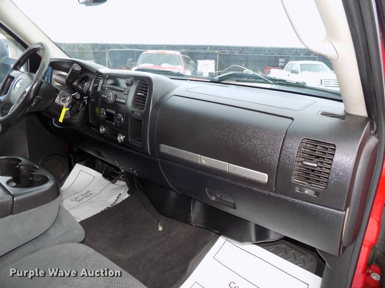 image for item DE7601 2007 Chevrolet Silverado 2500HD Crew Cab pickup truck