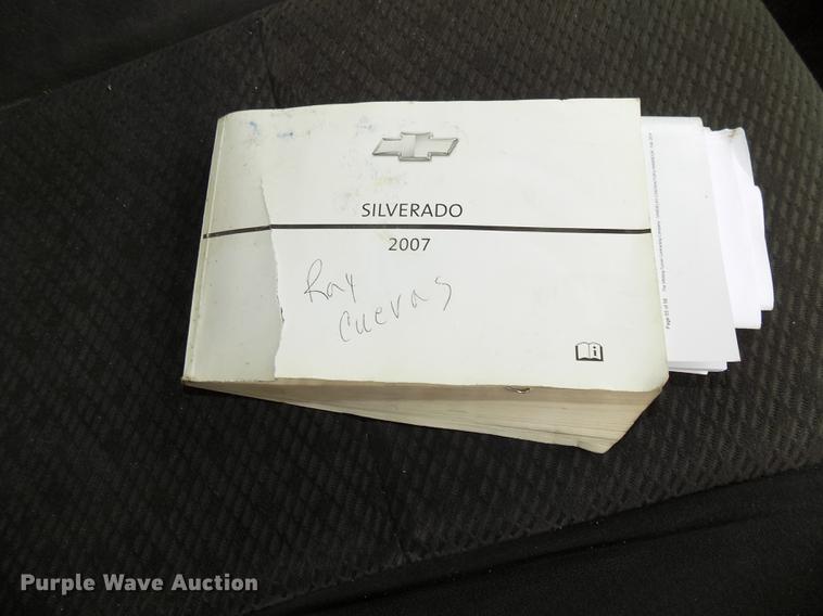 image for item DE7601 2007 Chevrolet Silverado 2500HD Crew Cab pickup truck