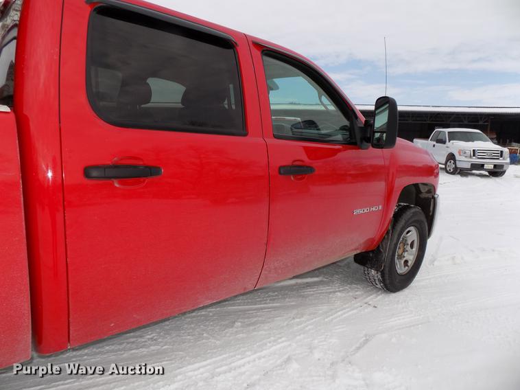 image for item DE7601 2007 Chevrolet Silverado 2500HD Crew Cab pickup truck