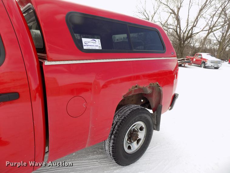 image for item DE7601 2007 Chevrolet Silverado 2500HD Crew Cab pickup truck