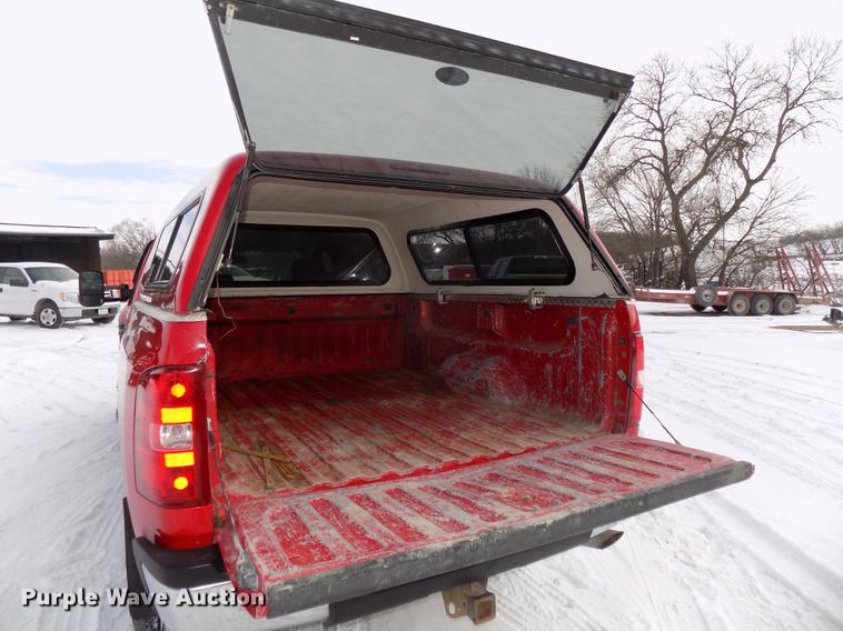 image for item DE7601 2007 Chevrolet Silverado 2500HD Crew Cab pickup truck