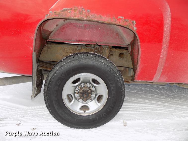 image for item DE7601 2007 Chevrolet Silverado 2500HD Crew Cab pickup truck