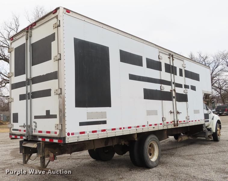 image for item DF1350 2000 Ford F650 Super Duty box truck