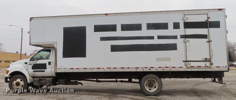 image for item DF1350 2000 Ford F650 Super Duty box truck