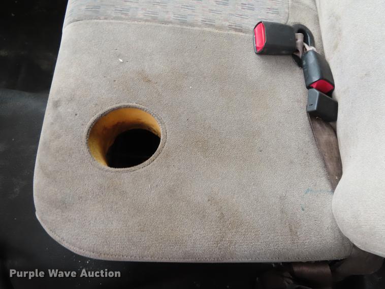 image for item DF1350 2000 Ford F650 Super Duty box truck