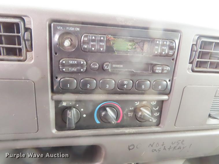 image for item DF1350 2000 Ford F650 Super Duty box truck