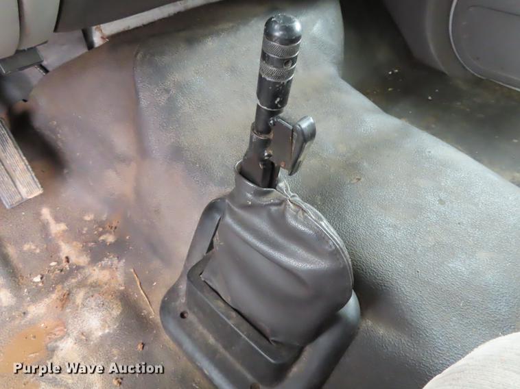 image for item DF1350 2000 Ford F650 Super Duty box truck