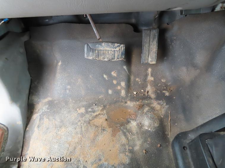 image for item DF1350 2000 Ford F650 Super Duty box truck