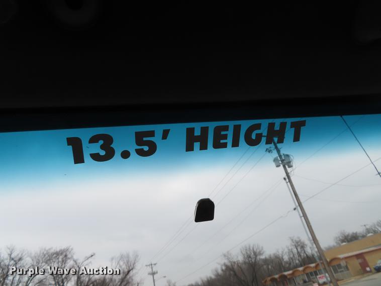 image for item DF1350 2000 Ford F650 Super Duty box truck