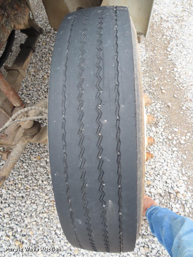 image for item DF1350 2000 Ford F650 Super Duty box truck