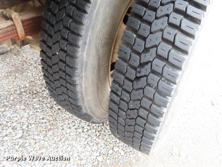 image for item DF1350 2000 Ford F650 Super Duty box truck