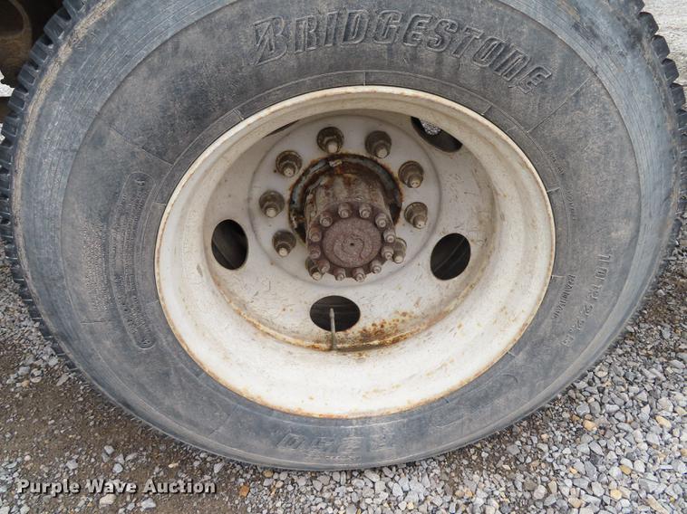 image for item DF1350 2000 Ford F650 Super Duty box truck