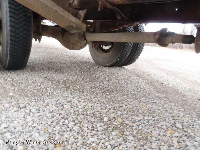 image for item DF1350 2000 Ford F650 Super Duty box truck